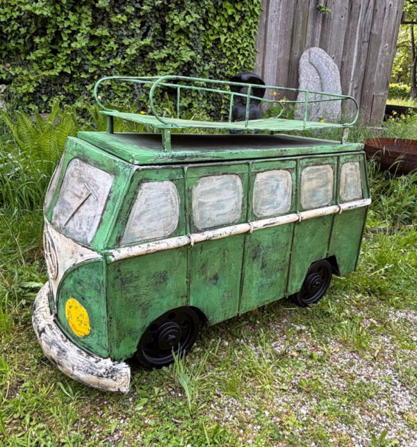bulli mit peace-zeichen, grosses spielzeugauto mit geheimfach