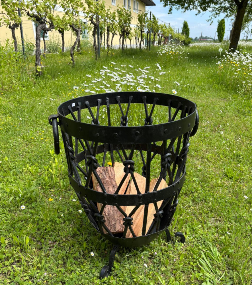 Feuerkorb aus massivem Eisen