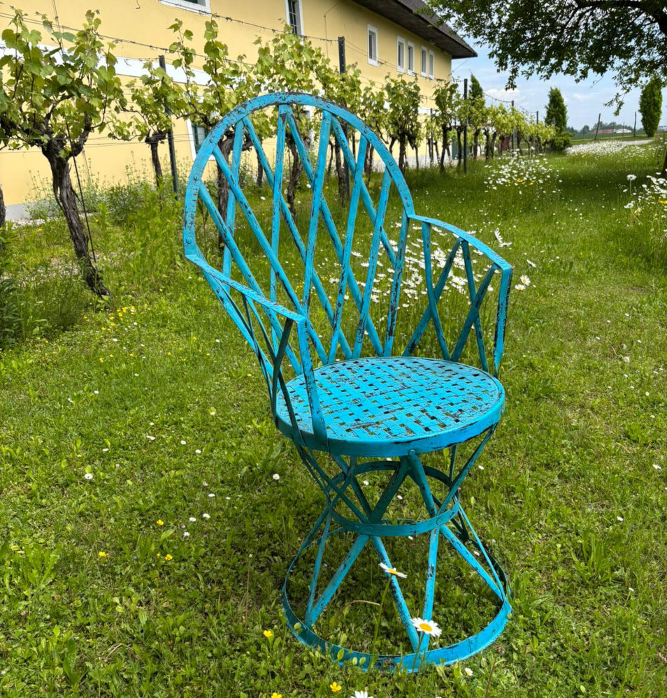 gemuetlicher gartensesseel aus eisen