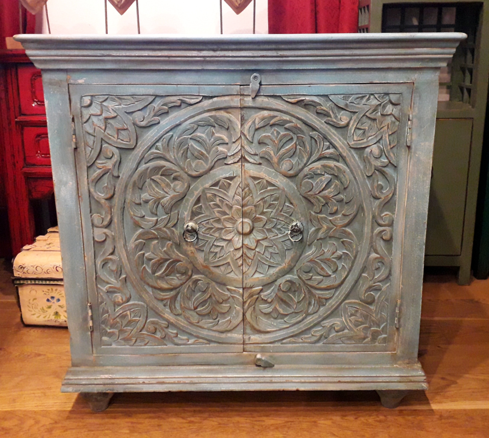 balue kommode mit schoener lotus schnitzerei aus indien