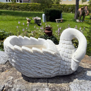 schwan aus weissem marmor