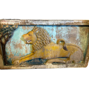 altes loewenrelief aus sandstein