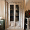 grosse Vitrine mit geschnitztem rahmen aus indien