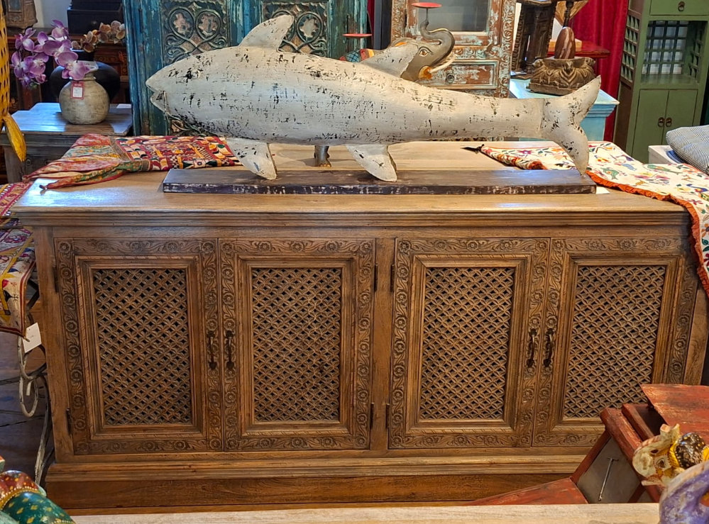 sideboard mit wabenmuster aus indien
