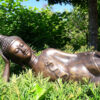 liegender buddha aus bronze