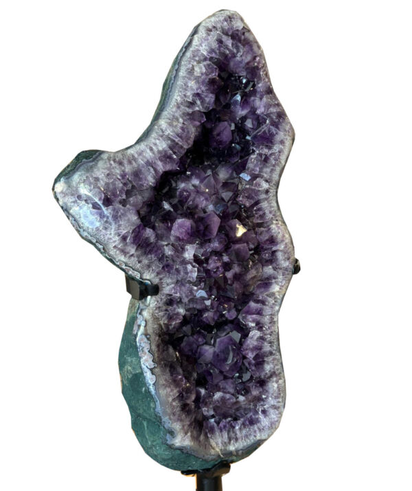 riesiger amethyst auf staender