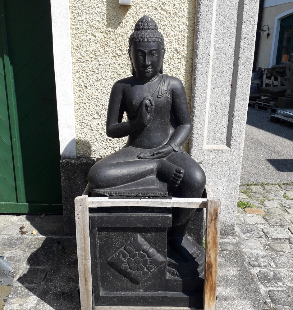 grosser buddha aus steinguss 150 cm