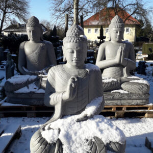 frostsichere buddhas aus flussstein