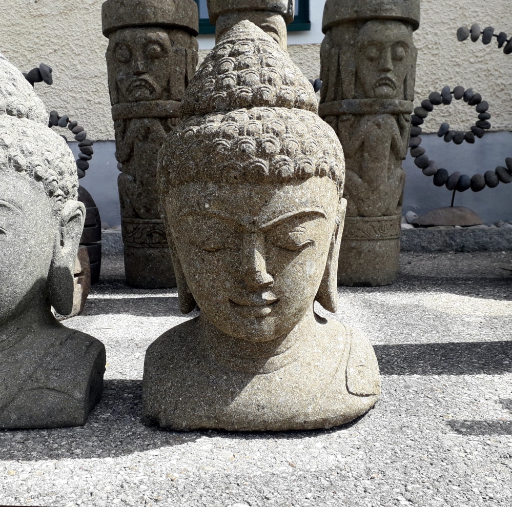 buddhakopf aus frostsicherem Lavastein
