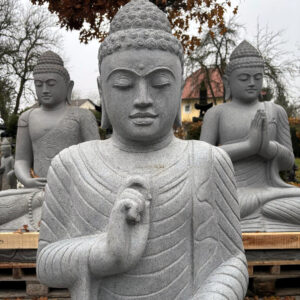 neue buddhas aus stein eingetroffen