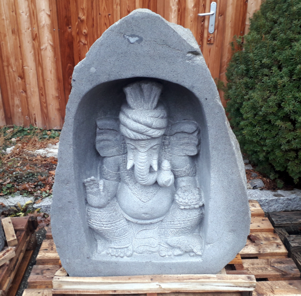 cave-ganesha-weiliwohn in einer höhle sitzender ganesha aus riverstone