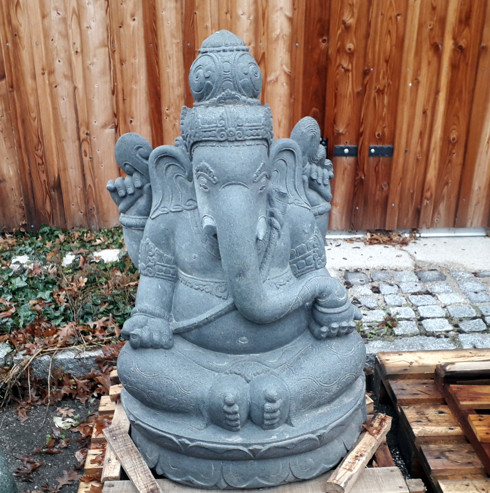 grosser Ganesha aus flussstein