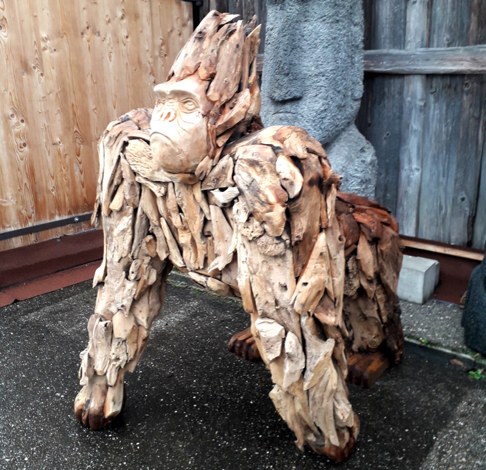 lebensgrosser gorilla aus teakholz