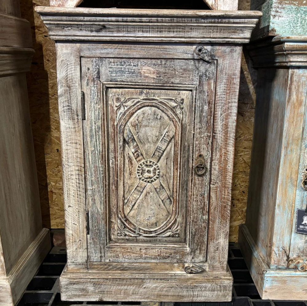 kaestchen mit wappen muster aus indien