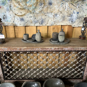 sideboard mit iron gittermuster