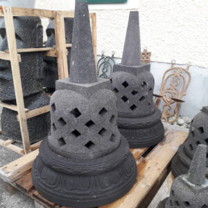 grosse stupa aus lavastein