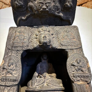 antiker buddhaschrein aus tibet