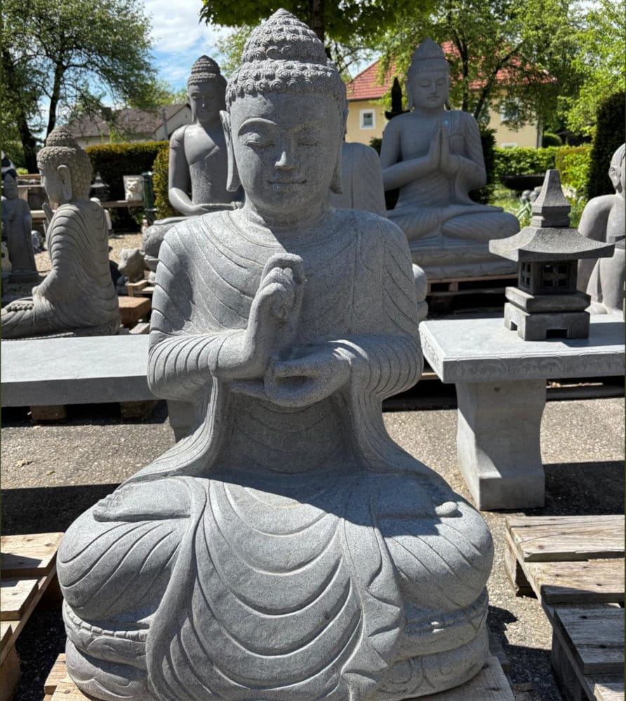 abhaya-buddha-100cm-flussstein-weiliwohn frostsicherer abhaya buddha aus flussstein