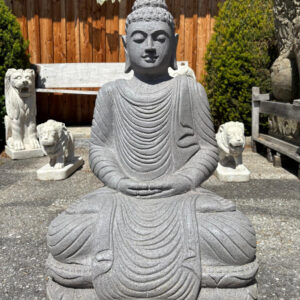 frostsicherer buddha aus flussstein