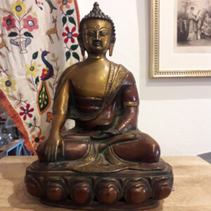 buddha aus bronze earthtouching mudra