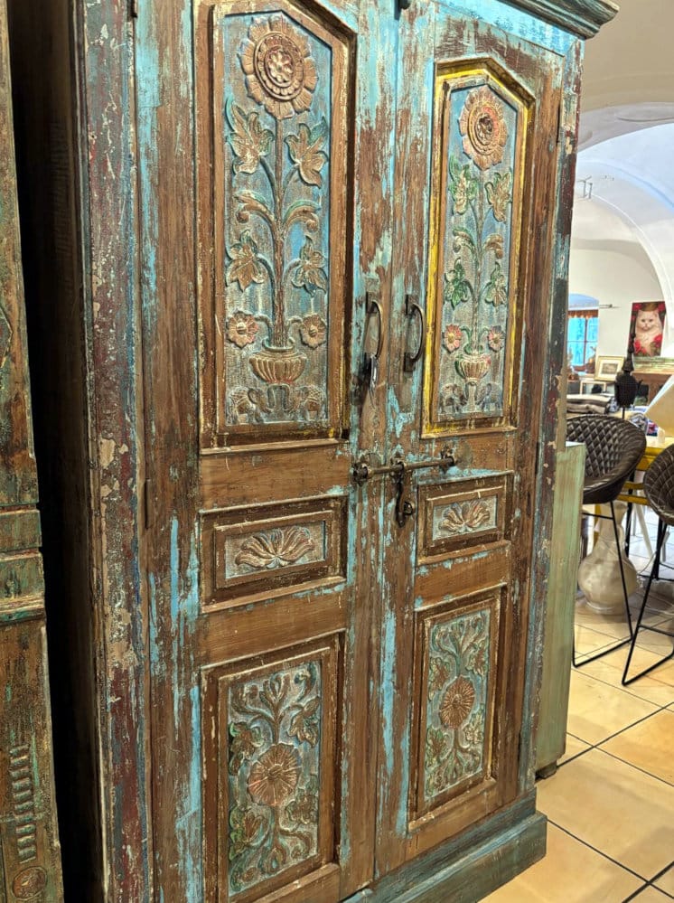 grosser schrank aus indien